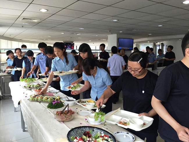 建国快餐如何高标准执行食品搭配原则？