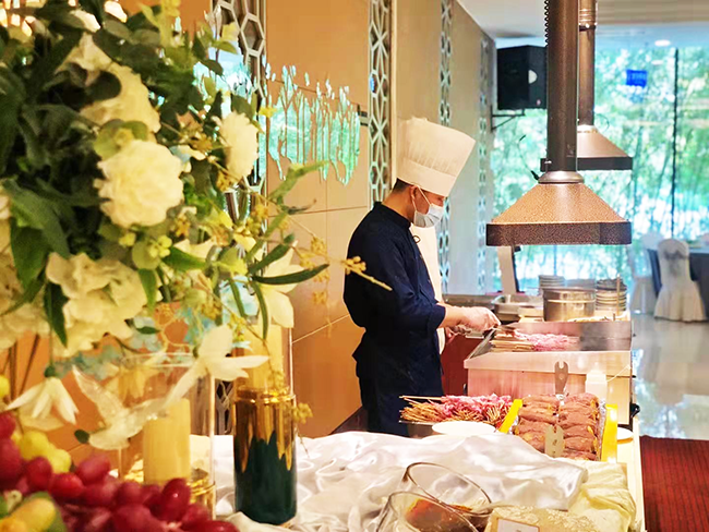 2023年团餐消费者偏好食堂就餐，食堂承包需多维度再升级
