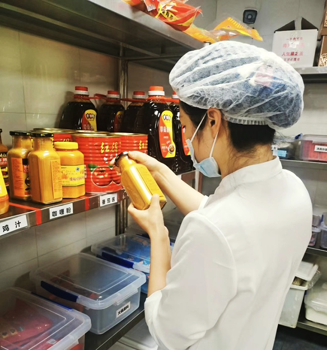 拒绝“货不对板”食材！建国快餐集约化管理制度显优势